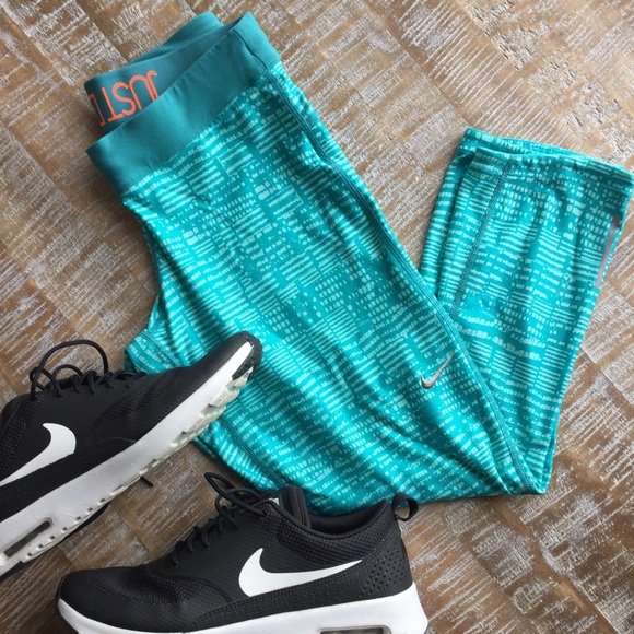 Nike Pants - Nike Teal Print Crop Leggings